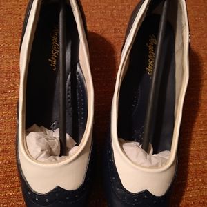 Ladies Size 6M Blue and White Oxford By Angel Wings